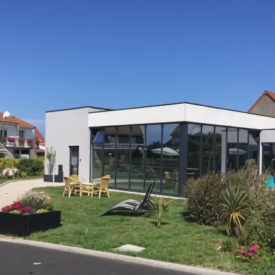La Maison Blanche Отели рядом с достопримечательностью «Порт»