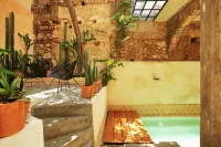 Fixie Lofts - Colonial Villa Suites with Pool - Apartments
