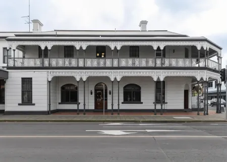Mount Gambier Hotel Отели в г. Гленберни