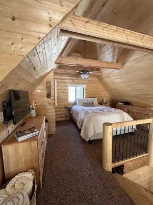 Cozy Cabin Nestled in the Woods. Plenty of Snow Mobile and Atv Parking!