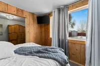 Fully renovated cozy home in the heart of Salmon! No cleaning fees!