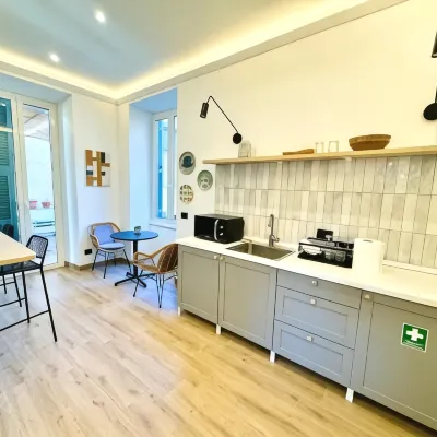 My Maison Italy GuestHouse マンゾーニ周辺のホテル