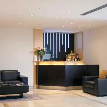 Suites & Residence Hotel Отели рядом с достопримечательностью «Бассейн «Скандоне»»