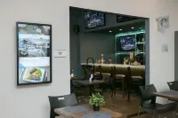 The Kenilworth Hotel - Airport West - bars