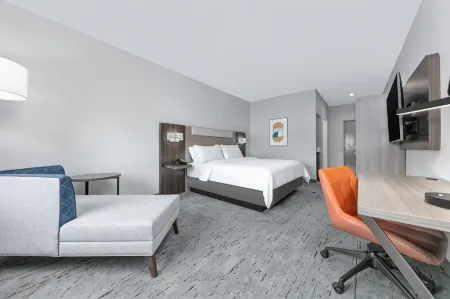 Holiday Inn Express & Suites Winnie