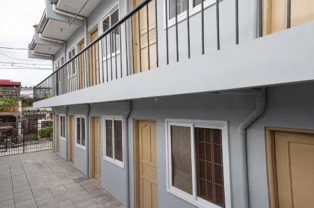 Hive Manila Guesthouse -Netflix,400Mbps WI-FI Отели рядом с достопримечательностью «Island Cove Resort»