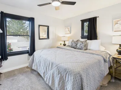 Spacious Living with Modern Comforts - Charming Historic Escape Hotels in der Nähe von City of Albany, Oregon