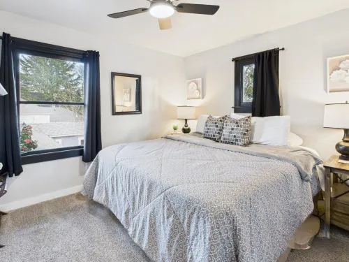 Spacious Living with Modern Comforts - Charming Historic Escape Hotels in Albany