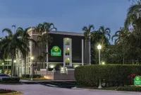 La Quinta Inn & Suites by Wyndham Plantation at SW 6th St Hotel a Lauderhill