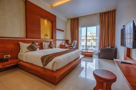 Hotel Pioneer Grand Palace Отели в г. Нейджеркойл