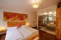 18Arts Hotel - Living in a Gallery!