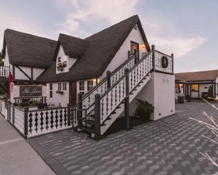 New Haven Inn Hotels in Solvang