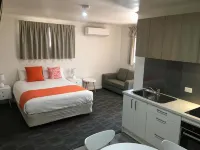 Sturt Motel - parkir