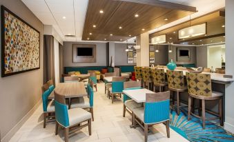 Holiday Inn Express & Suites Litchfield West