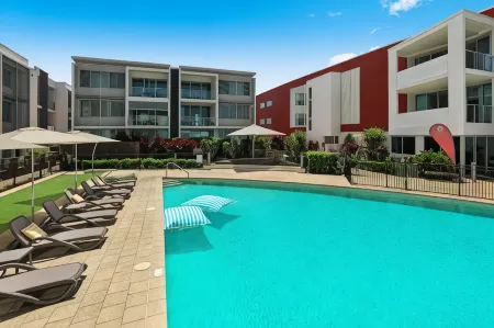 Element on Coolum Beachfront Sunshine Coast Отели в г. Перегиан Бич