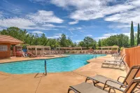 Sedona Pines Resort - Beach