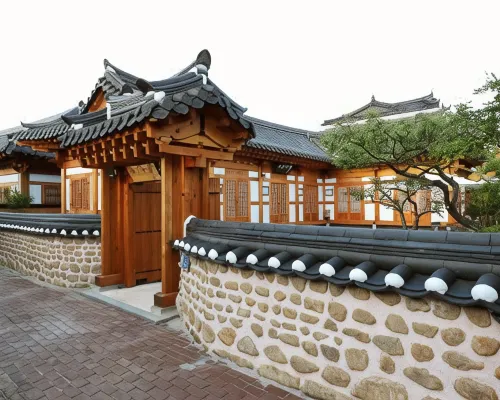 Hanok Hyeyum Hotels near Hakindang