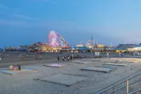 Private Rooftop Deck, Hot Tub, and Clubhouse - Elegant Beach Block Oasis