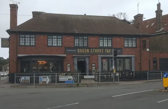 皇後街塔佩酒店