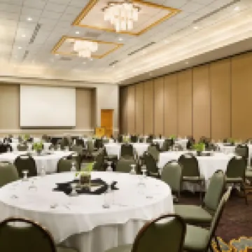 เอ็มบาสซีสวีทส์ บายฮิลตัน สนามบินกรีนส์โบโร โรงแรมในกรีนสโบโร