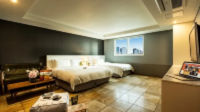 Sleep with Your Own Pet Only - the Petel