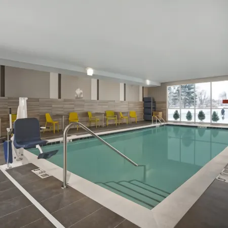 Home2 Suites by Hilton Richmond Отели рядом с достопримечательностью «Two Sisters Books & More»