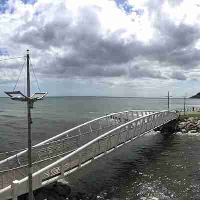 Newcastle Seafront apartment with WiFi & Parking Others