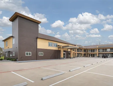 Days Inn & Suites by Wyndham la Porte Отели рядом с достопримечательностью «Sylvan Beach Pavilion»