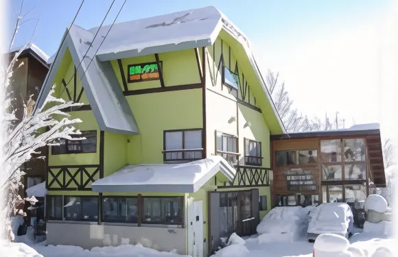 索拉圖布烏薩基酒店