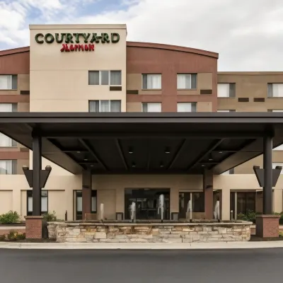 Courtyard Chicago Schaumburg/Woodfield Mall Hotels near ZARA