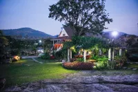 Chez Piera Resort Отели рядом с достопримечательностью «Wat Nong Ya Khao»