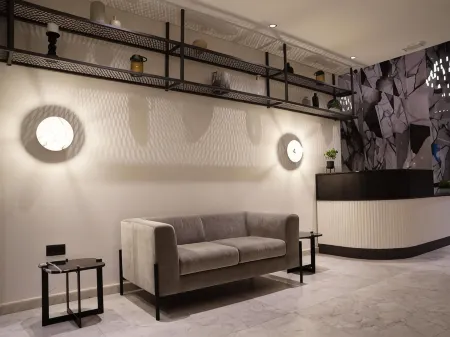 The Londoner Отели рядом с достопримечательностью «Saint Julian's Tower»