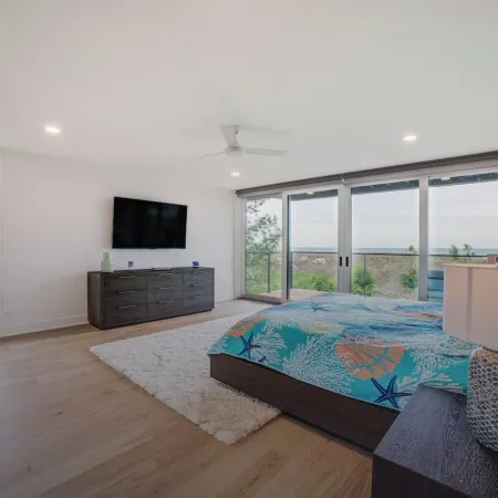 3 levels Modern House with amazing view to the lake from balconies