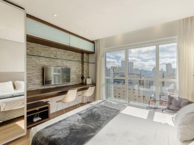 Studio in Condominium with Pool and Gym Nwc1510