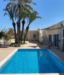 Grande Maison Avec Piscine et Grand Jardin Arboré Situé à 1km de Djerbahood فنادق في الحارة الصغيرة الرياض