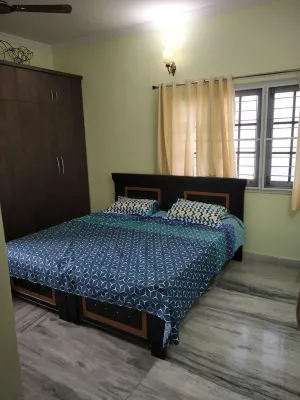 Villa 4 bedrooms two halls, kitchen in peaceful gated community Secunderabad. Hotel di 