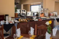 Callies Game Lodge Safaris - breakfast