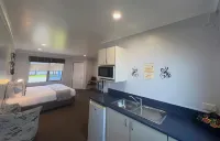 Asure Albert Park Motor Lodge - Motels