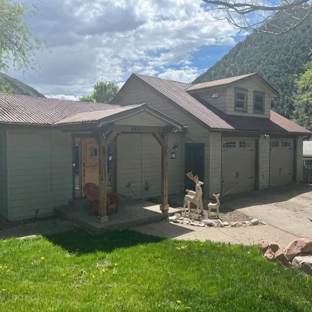 Serene 4-bedroom house with WiFi just outside Glenwood Springs