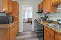 MSU Area, 65 Inch TV, Elevated Deck, Pets Welcome, Full Kitchen,  TV in Bedroom.