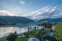 Tianquan Lakeside Cloud Hotel