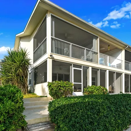 2 Br Beachfront Walkout - Huge Screened Patio - Ocean Views - Great Snorkeling