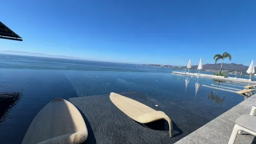 Exclusive 3-bedroom apartment in luxurious  beach front condo in Bucerías