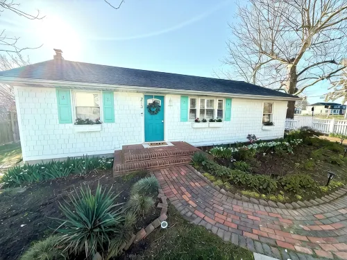 Dog Friendly! Booking 2026!! Sleeps7, 1 mile 2 beach
