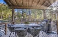 Modern Forest Retreat, Sauna, Fire Pit & Game Room, 10 Minutes to Downtown - Gym