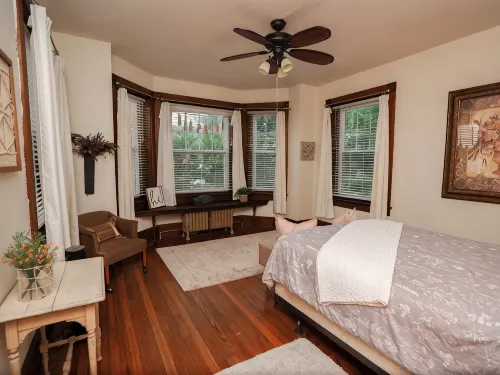 Historic Main Street Getaway