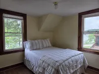 Cozy Lake house, Large Enclosed Porch, Private beach