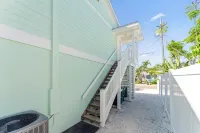 BEST LOCATION! NORTH END OF ANNA MARIA, FL , STEPS TO BEACH & DINING , UNIT B - 무료 와이파이