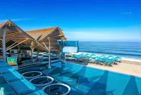 Almar Resort Luxury LGBT Beach Front Experience - de playa