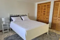 Cozy cottage with stunning lake & mountain viewsNo lake access - 3-Star
